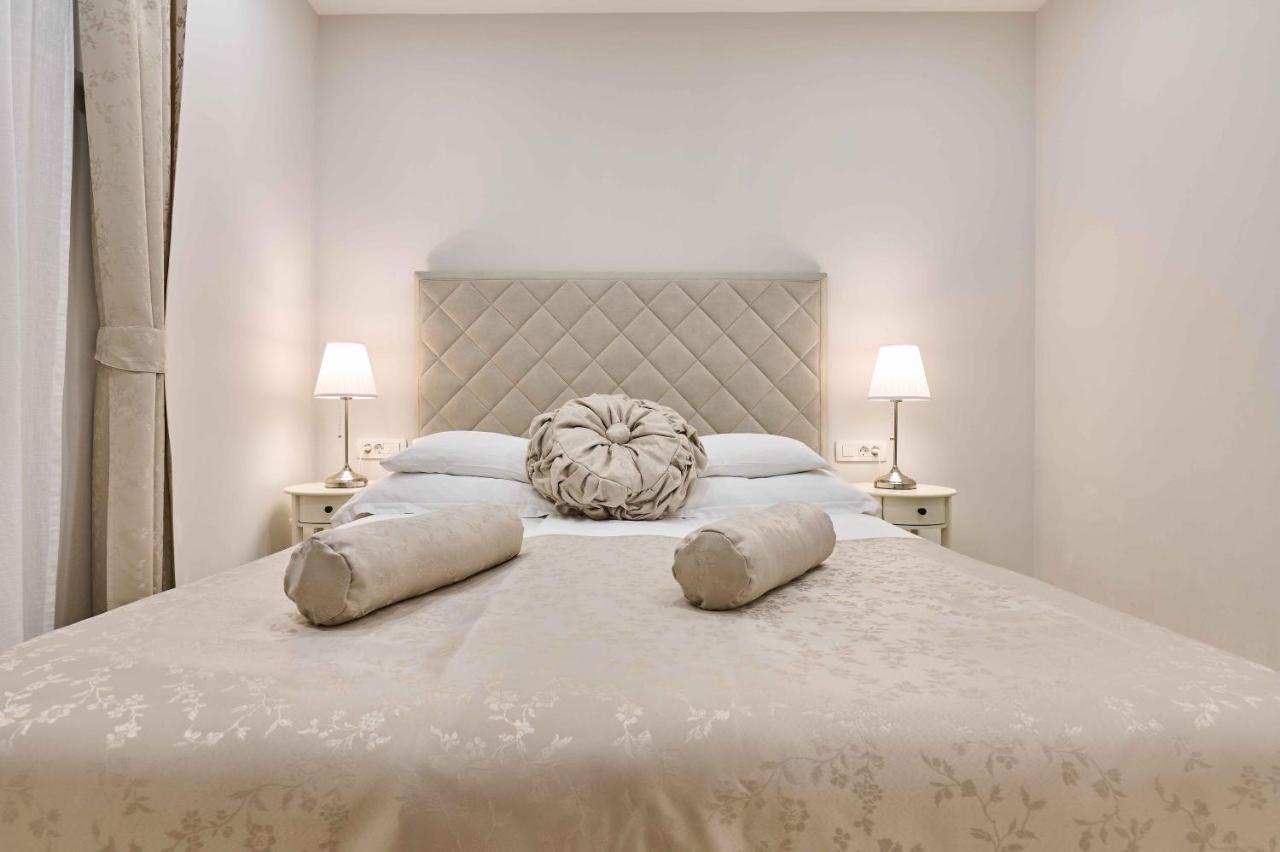 Best Location Rooms Split Bilik gambar