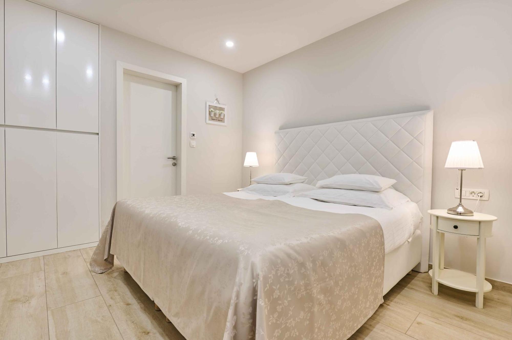 Best Location Rooms Split Bilik gambar