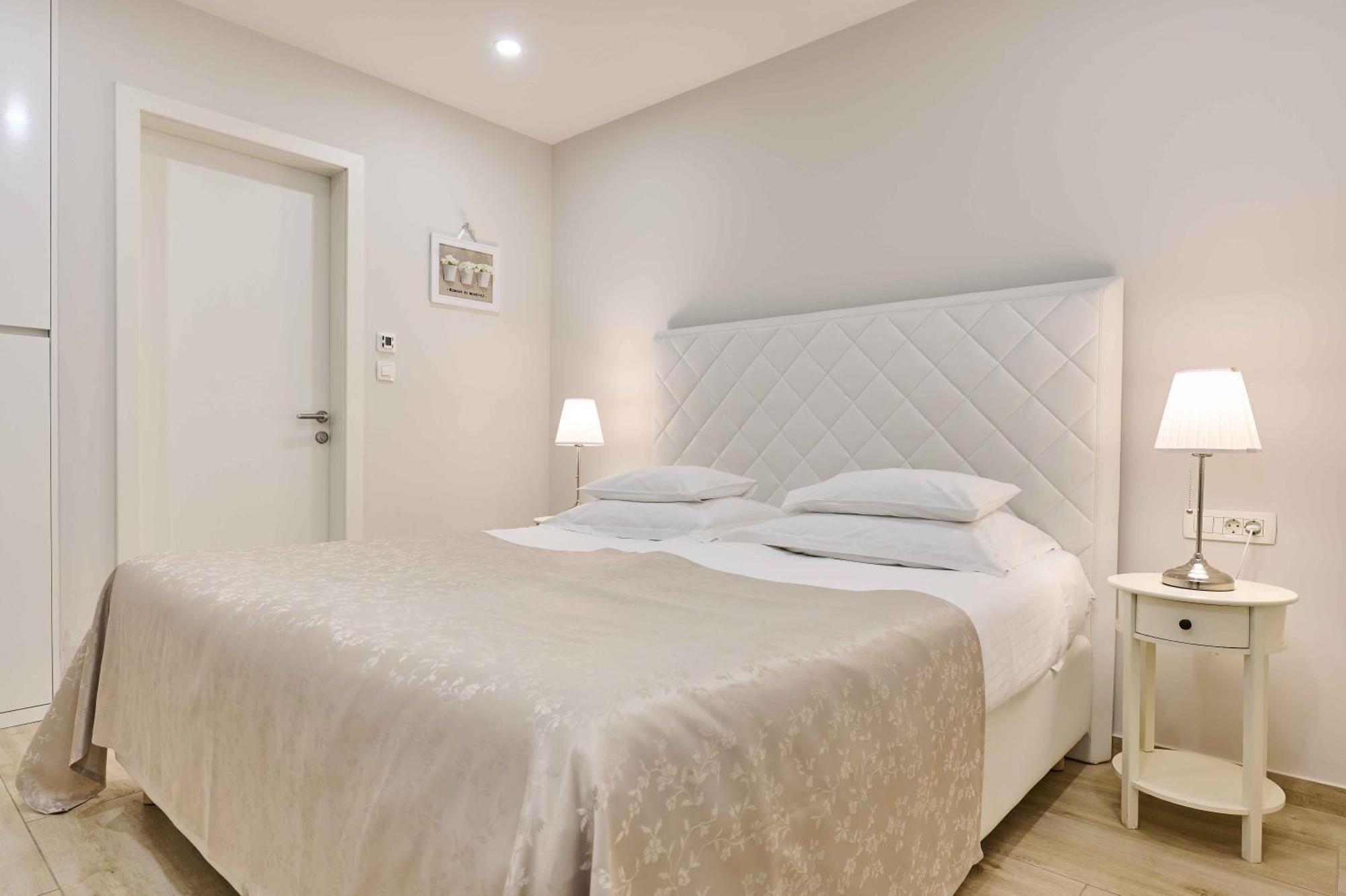 Best Location Rooms Split Bilik gambar