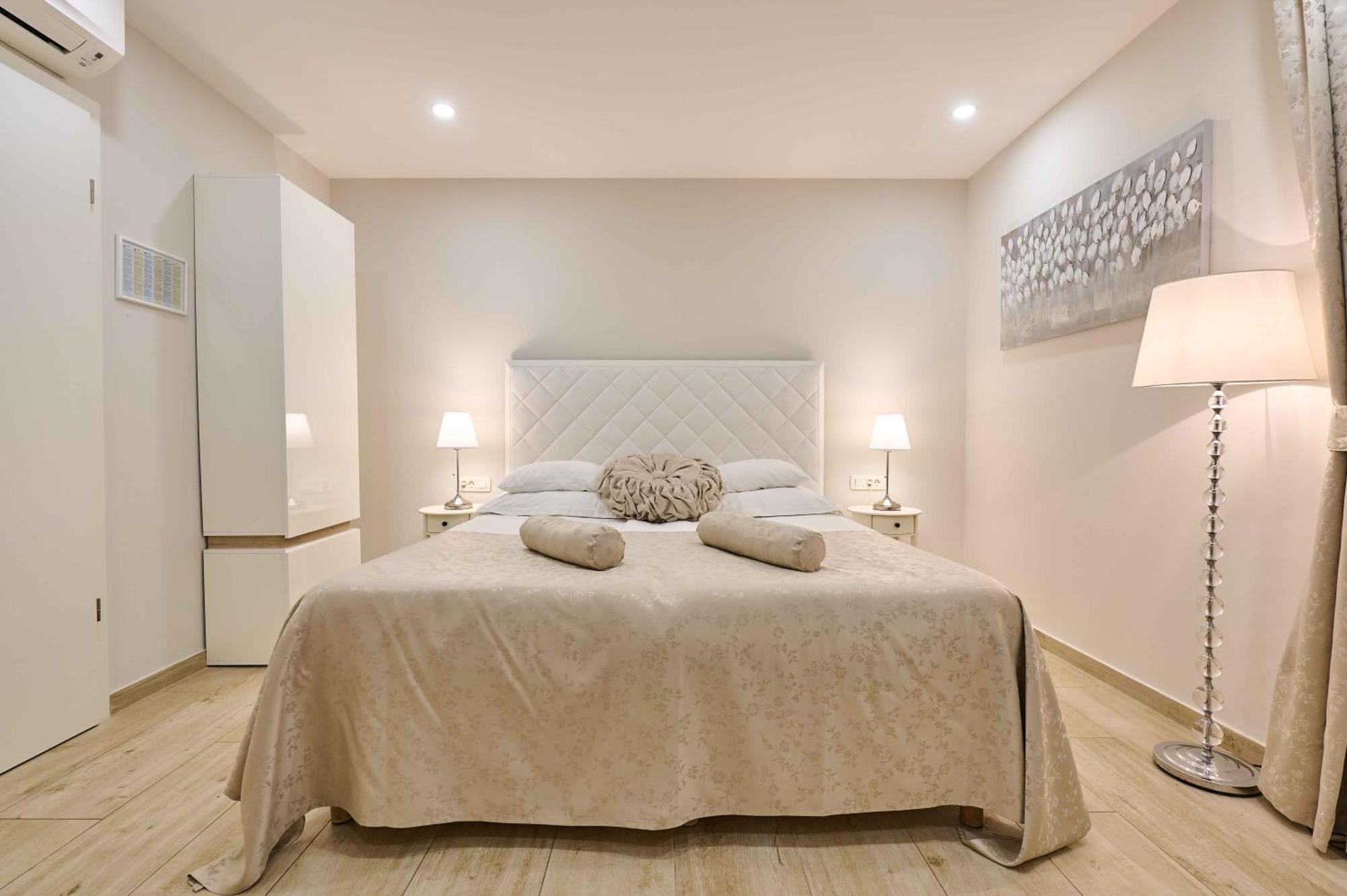 Best Location Rooms Split Bilik gambar