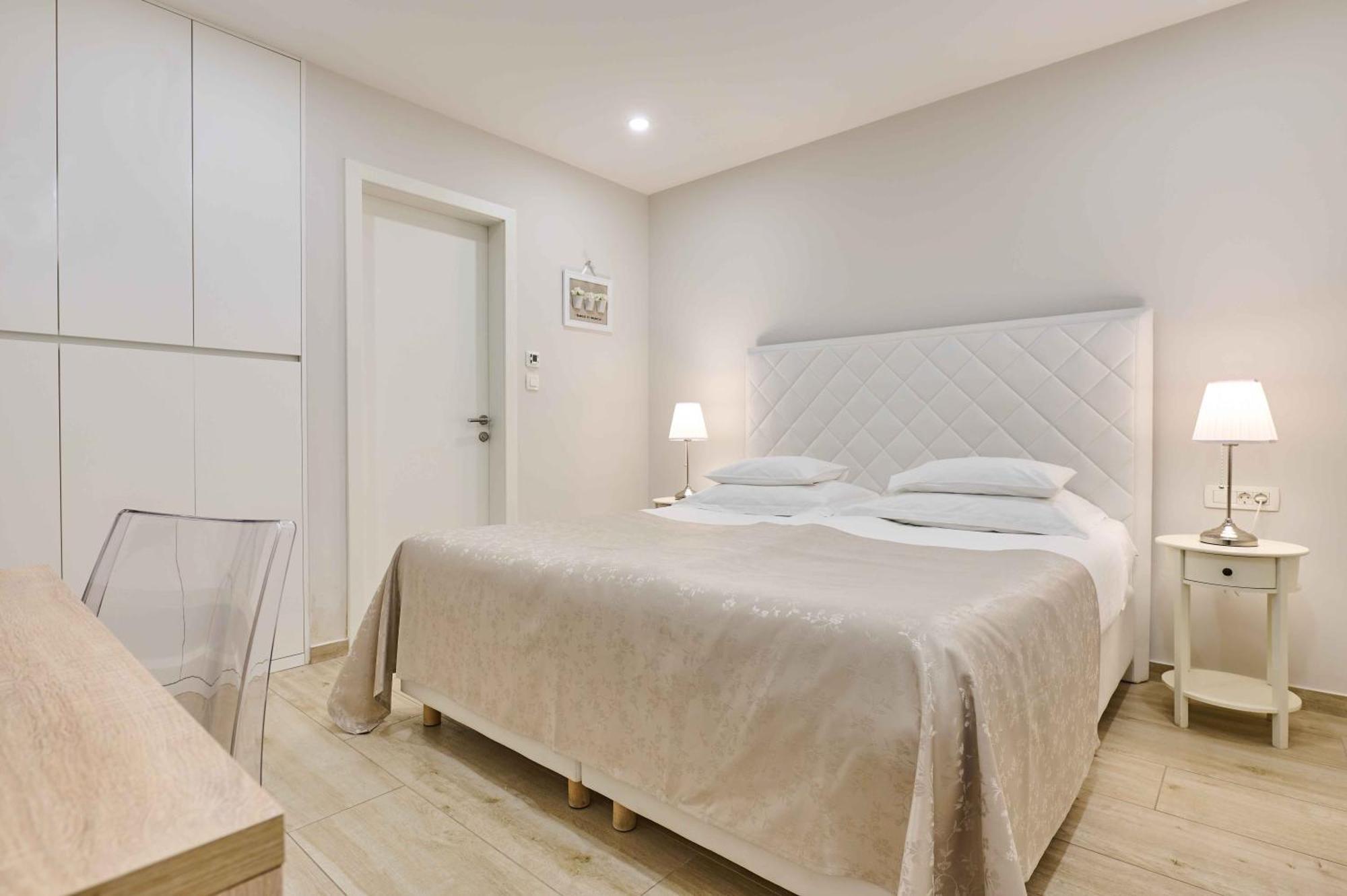 Best Location Rooms Split Bilik gambar